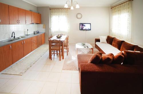 Kastoria Apartment | Διαμέρισμα με κήπο στην Χλόη Καστοριάς