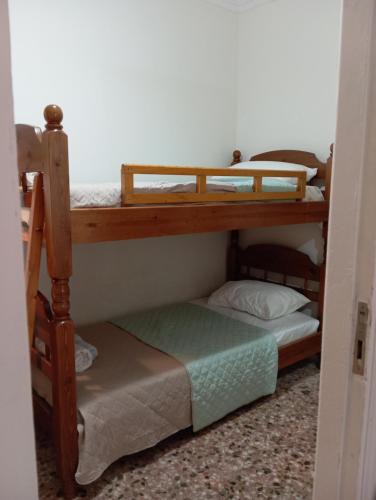 Athens Hostel | Κουκέτα ξύλινη μόλις 3 λεπτά απο το metro