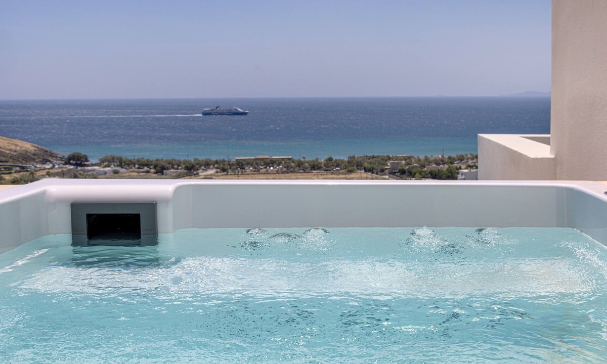 Agios Fokas Apartment | 2 BDR Sea View Suite with Outdoor Jet Tub | Aura Gres