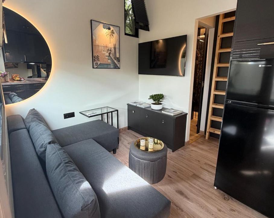 Alimos Apartment | 22 Boutique Stay Suite with Private Courtyard