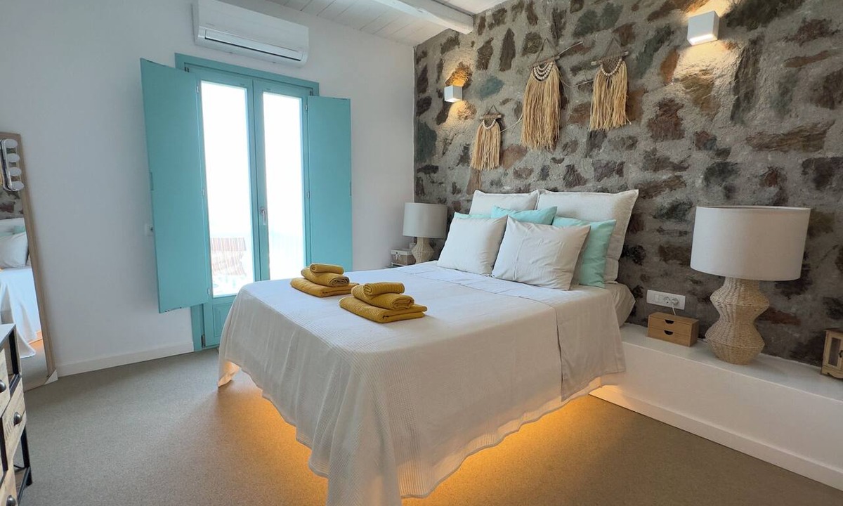 Ano Meria House | 65 Stairs To Heaven Private Villa