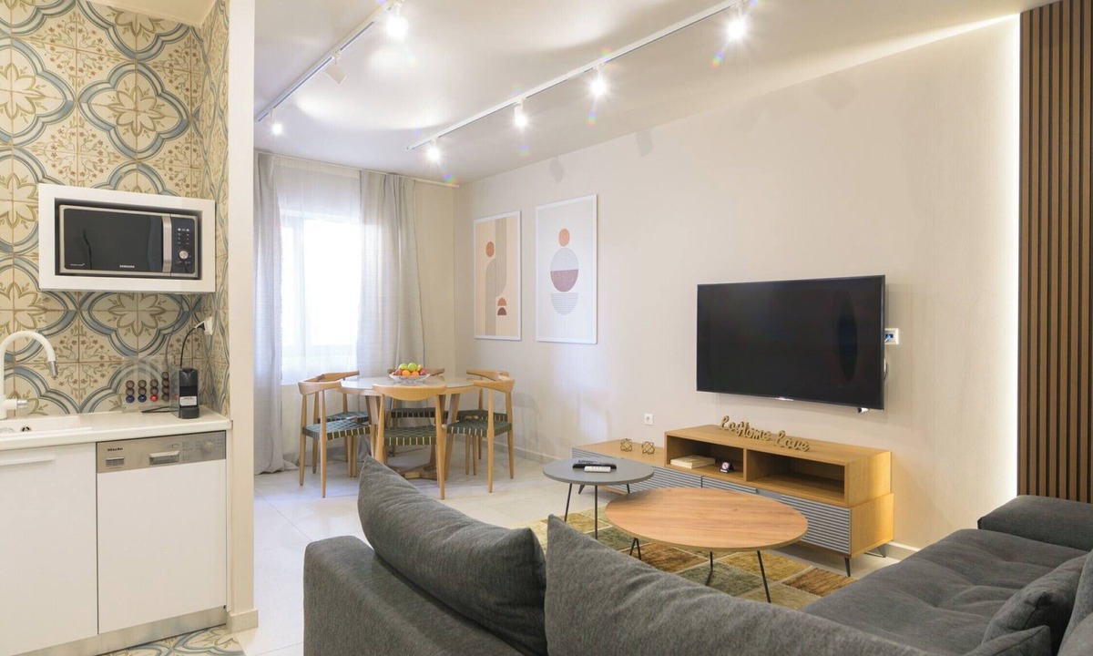 Old Quarter Apartment | A modern apartment in the center of discreet luxury and comfort 30m from the sea