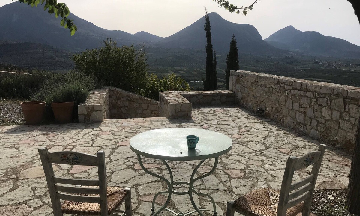Messolonghi House | A property nestled among olive groves in the heart of the Mycenaean countryside