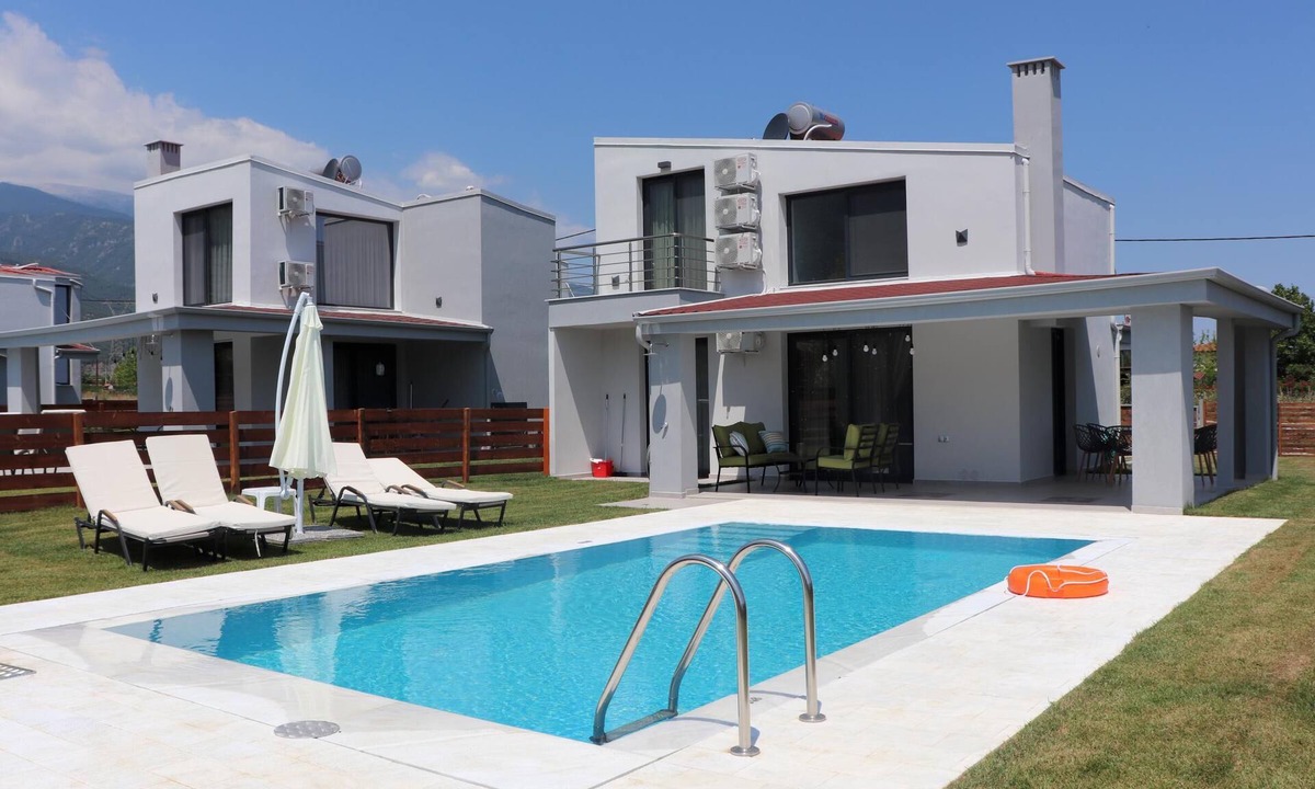 Skotina House | A small, ideally located resort with private pools.