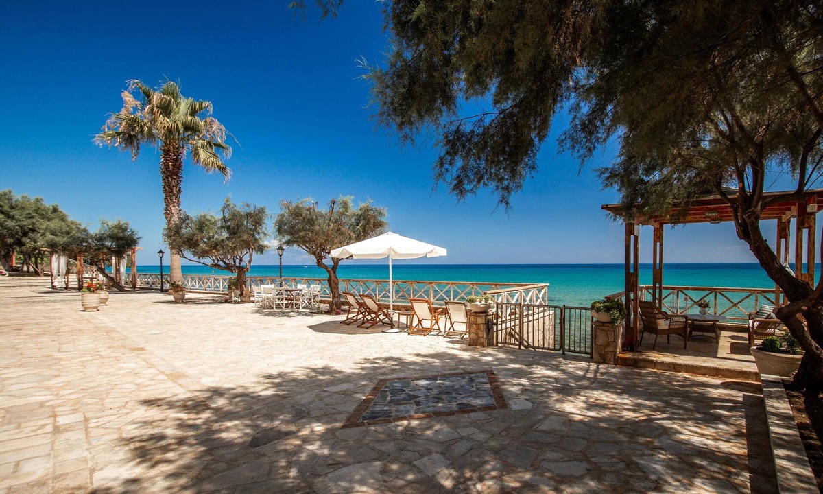 Akrotiri Villa | A stunning villa by the Ionian Sea, complete with BBQ, Jacuzzi, and more.