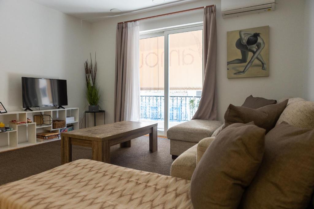 Omonia Apartment | Acropolis View 4-BD Central Apartment