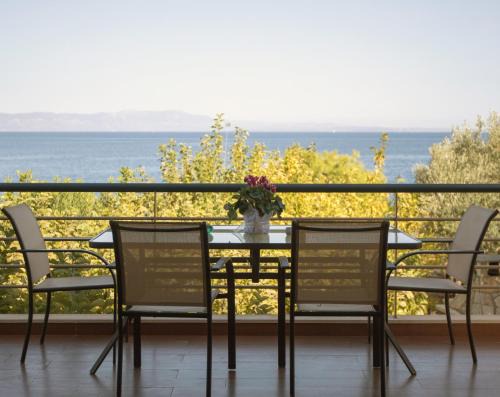 Paralia House | Aeolis house