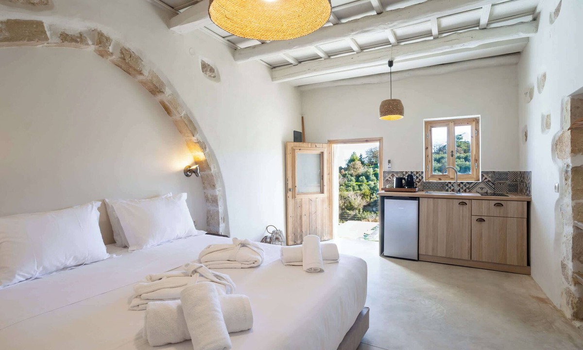 Amnatos House | Aerida Guesthouse Of Stone - Haroula Cozy Suite