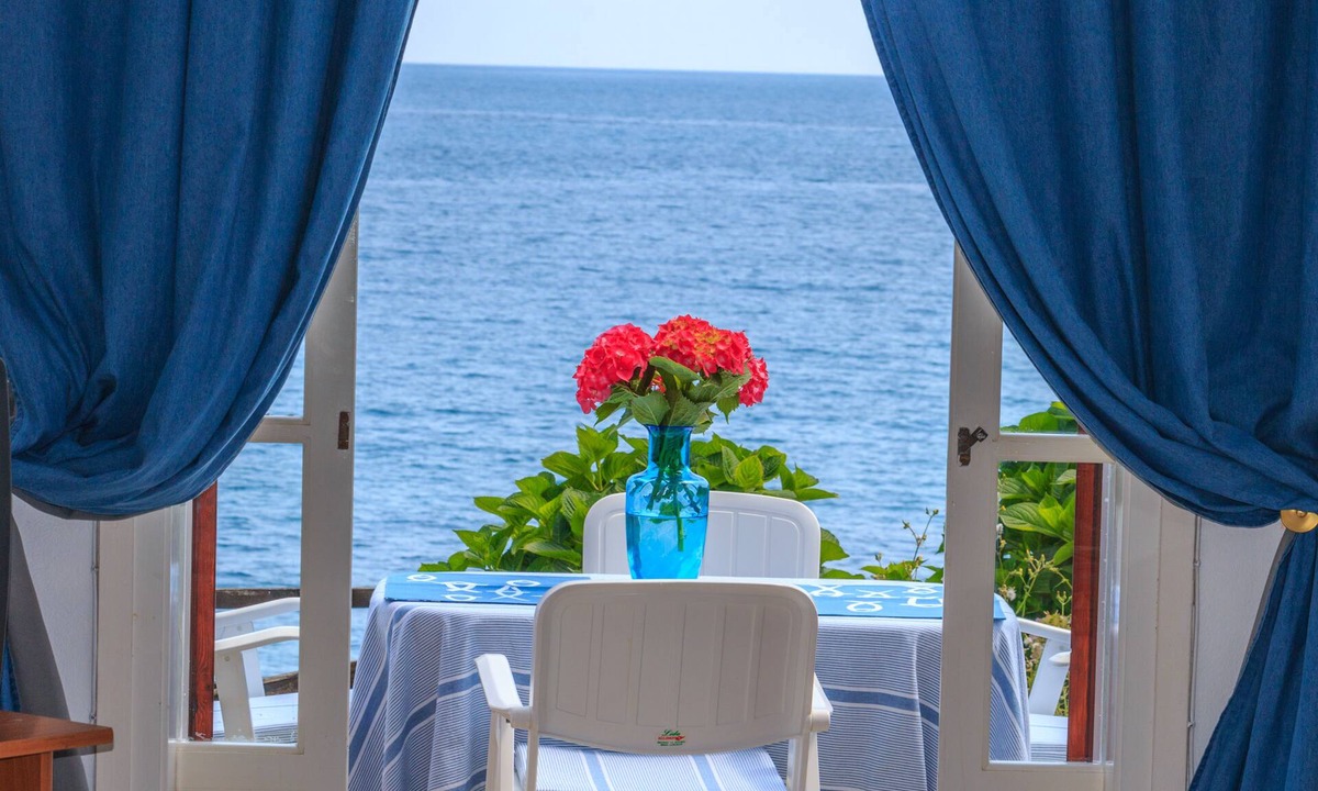 Agios Ioannis Apartment | Agios Ioannis Luxurious Beachfront Apt