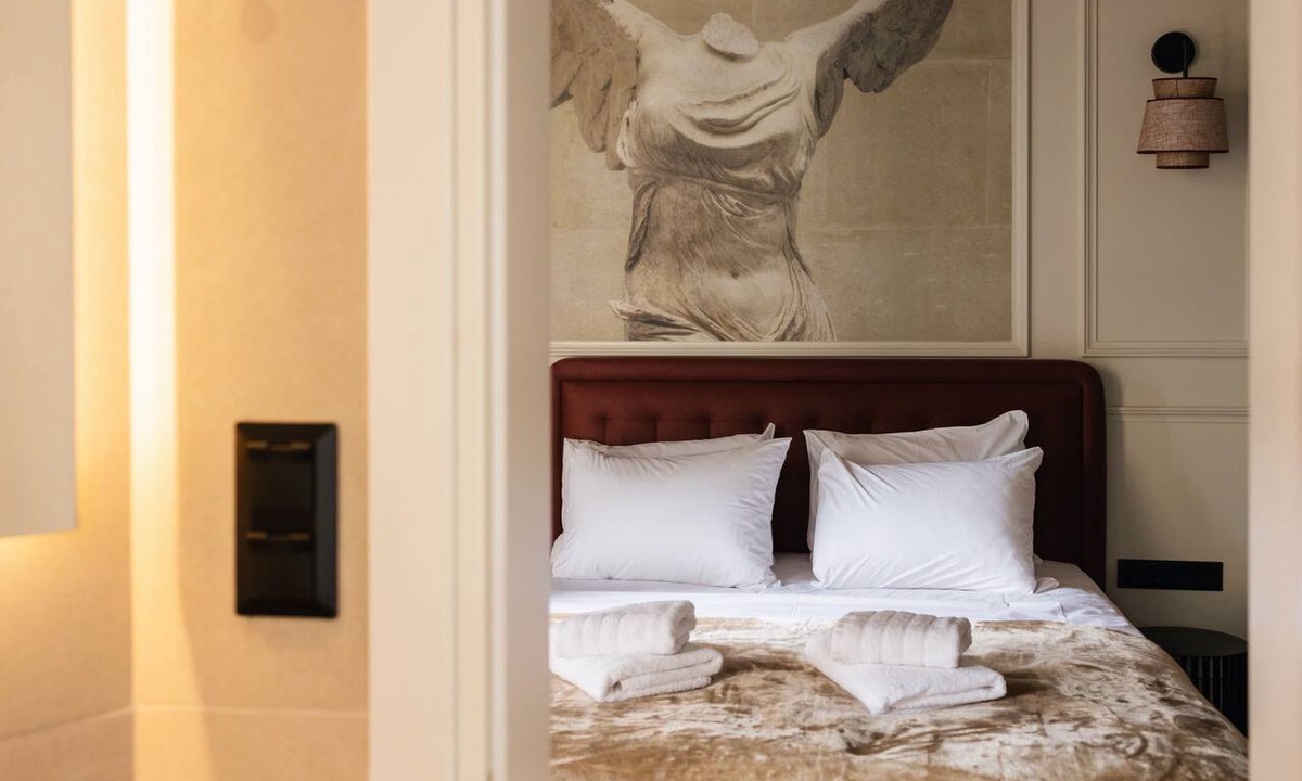 Monastiraki Hotel | Airy Athens Suites - King Size with Balcony in the Heart of Syntagma