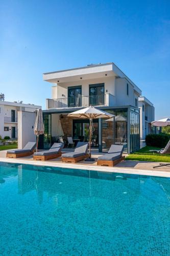 Pefkochori Apartment | Alfie Luxury villa with private pool
