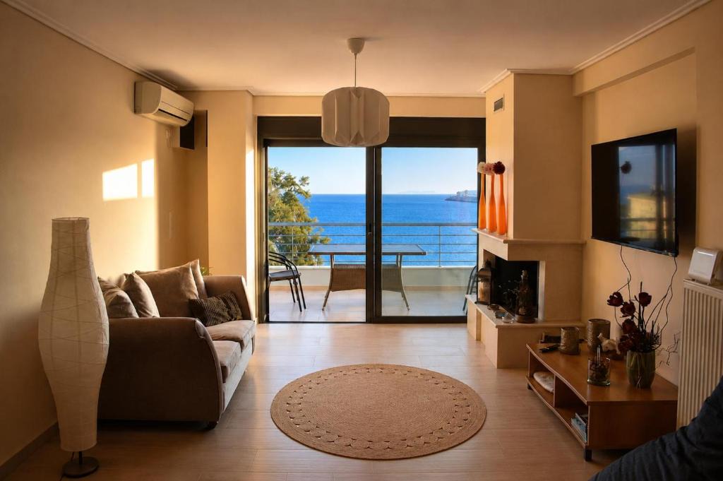 Lefkandi Apartment | Alia Beachfront Penthouse with Sea View