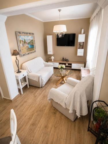 Kavala House | ALICE'S ARt HOUSE