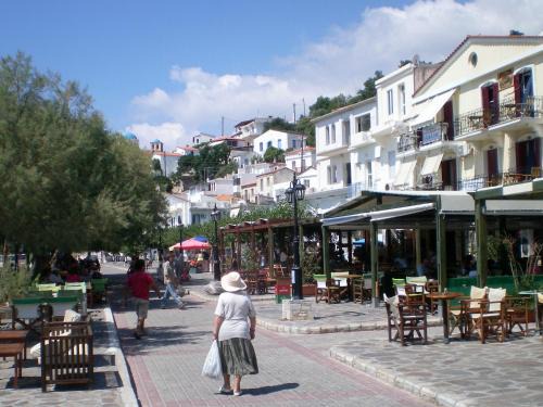 Agios Kirykos Hotel | Almiriki Rooms