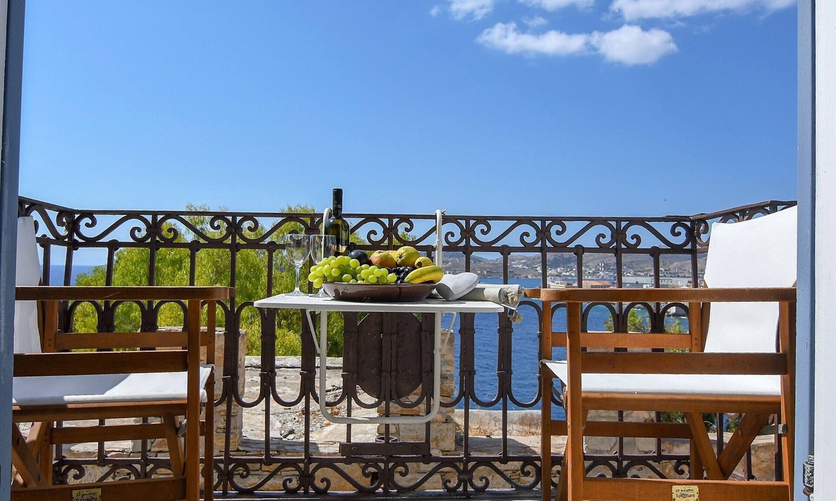 Ermoupoli House | Als-Whole manor house near the sea