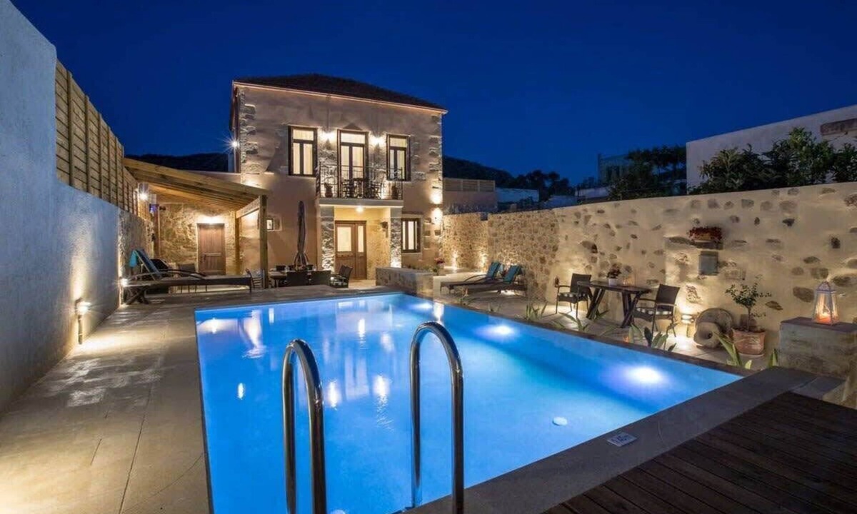 Drapanias Villa | Amara Theta Living With Private Pool