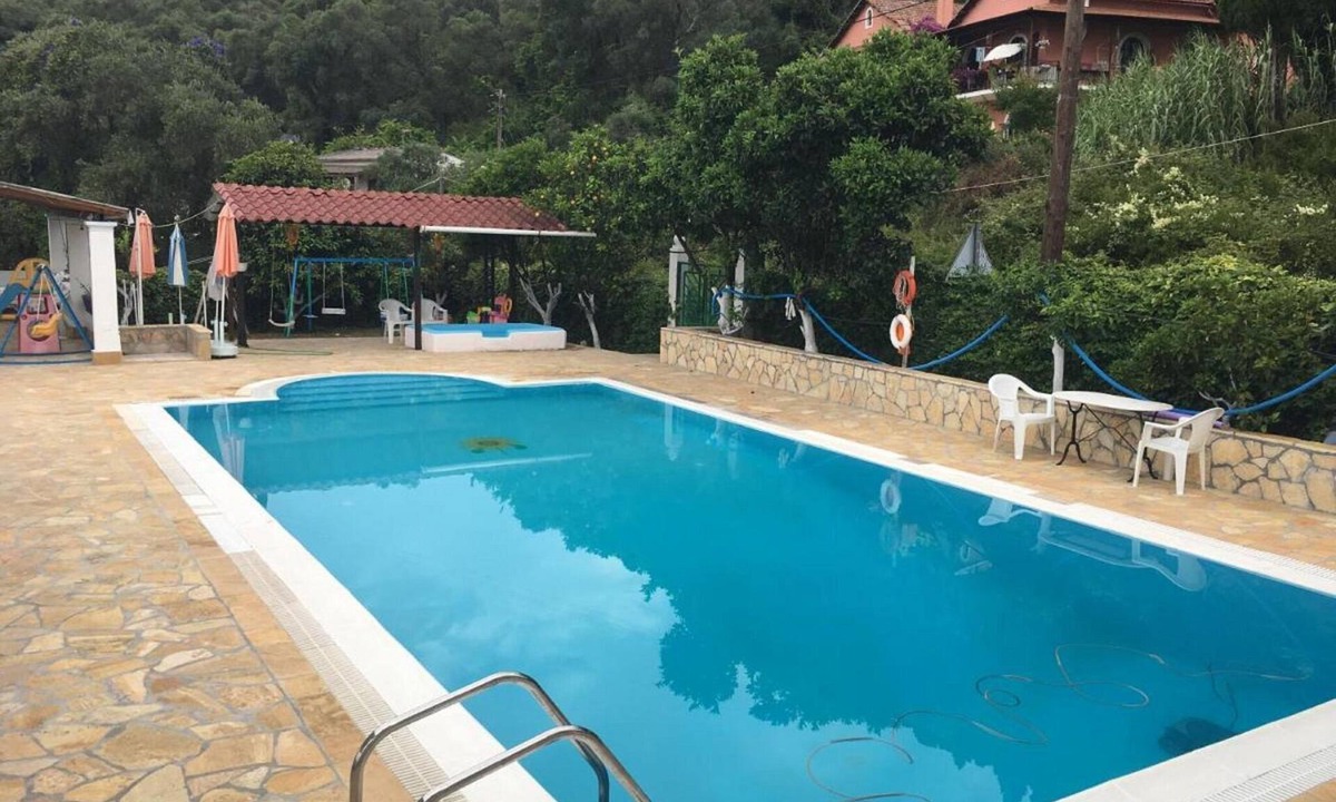 Dafnata Apartment | Amazing apartment in Mpenitses with terrace
