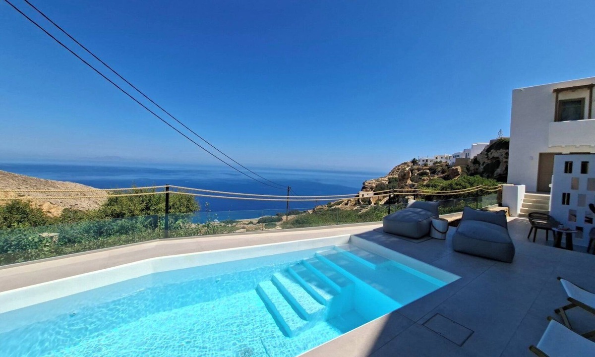 Folegandros Town Apartment | ANDELIAS SIGNATURE SUITES