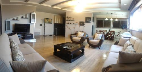 Mbrostar-Urë Apartment | Andi guest house