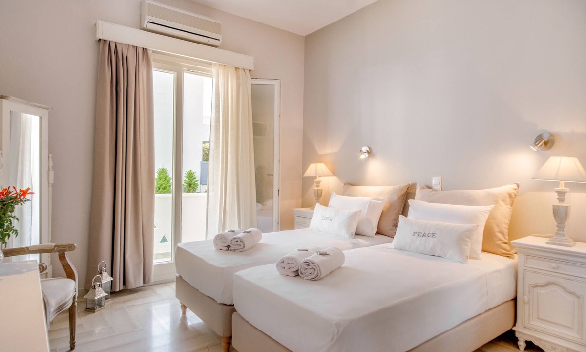 Parikia Hotel | Anna Platanou Hotel