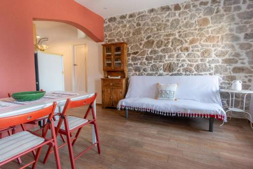 Samothrace House | Anna's Horizon