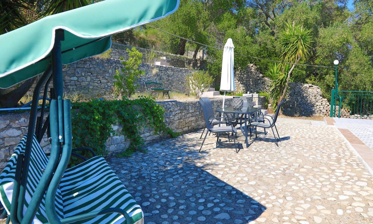 Koutsi Apartment | Antigoni Villa Tria in Longos