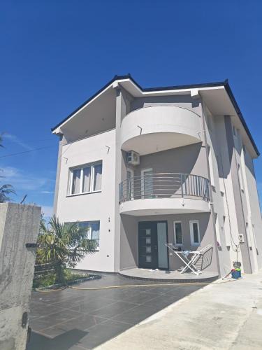 Qerek Apartment | Apartament Jony