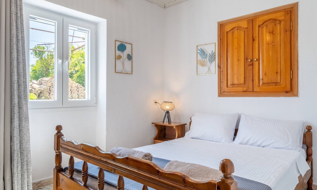 Antipaxos Apartment | Apartment 'Ambelaki' with Sea View, Private Garden and Wi-Fi