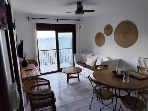 Neos Marmaras Apartment | apartment by the sea