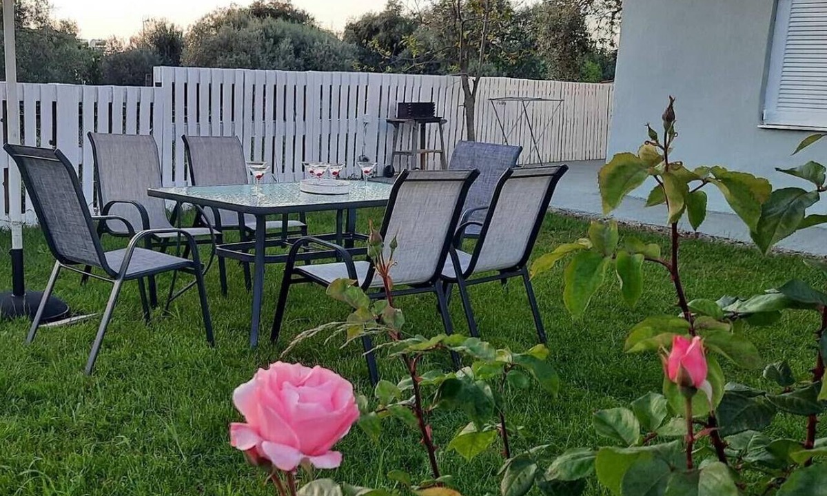 Skala Sotiros Apartment | Apartment 'Chrissi Princess 1' with Private Garden, Wi-Fi and Air Conditioning