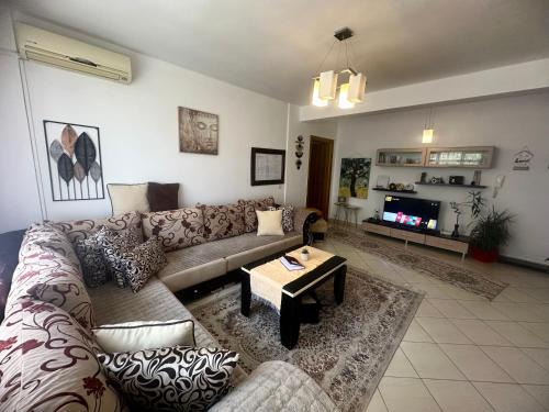 Kashar Apartment | Apartment Crystal Comfort Stylish Spotless