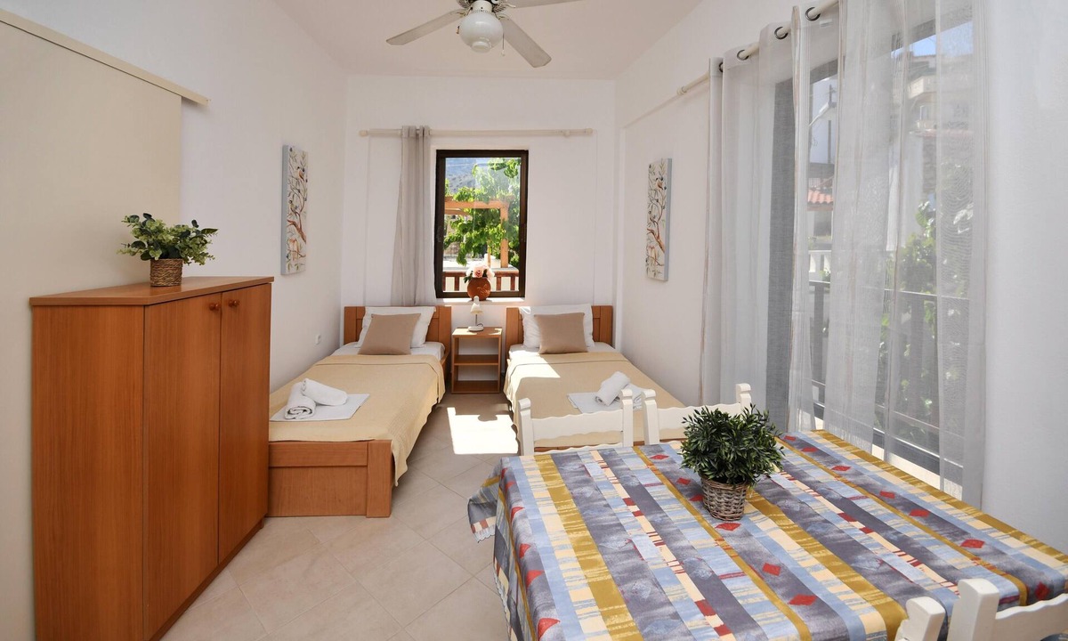 Mirtos Apartment | Apartment 'Deluxe Corner No 3' with Sea View, Wi-Fi and Air Conditioning
