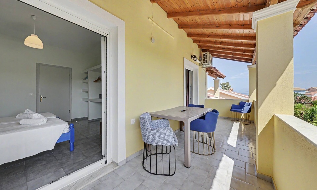 Acharavi Apartment | Apartment 'Deluxe Quadruple Room 1' with Mountain View, Wi-Fi and Air Conditioning