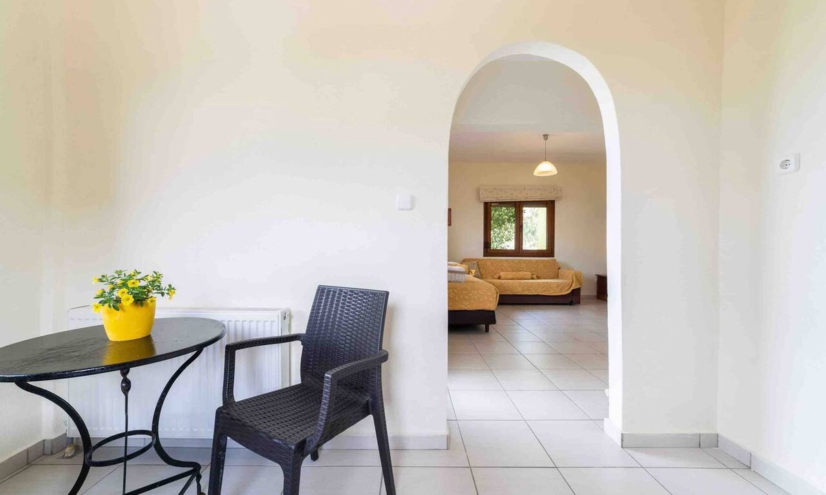 Koinira Apartment | Apartment 'Green Bay Thassos' with Balcony, Wi-Fi and Air Conditioning