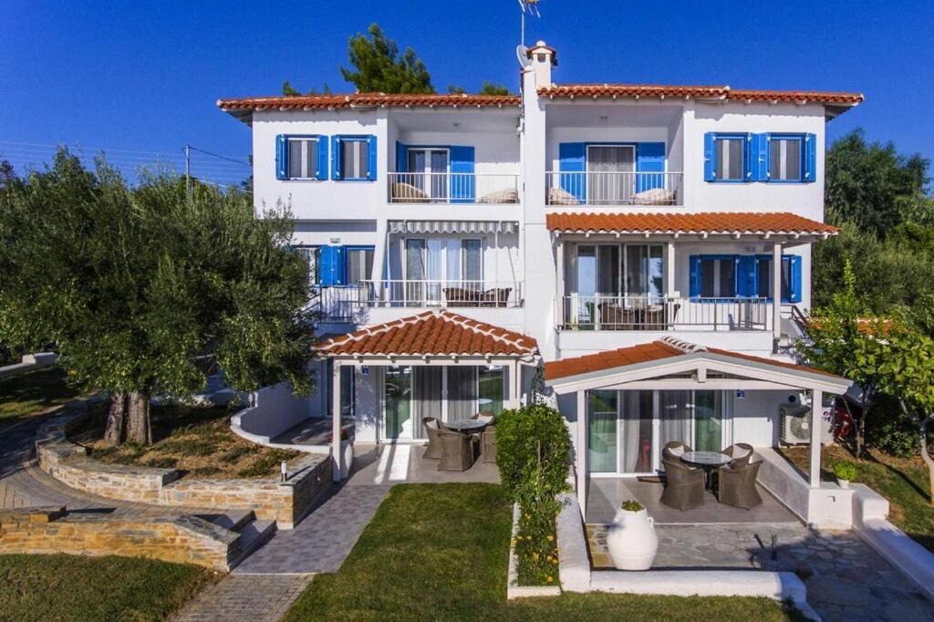 Elia Nikitis Apartment | Apartment in Elia Beach with a shared pool
