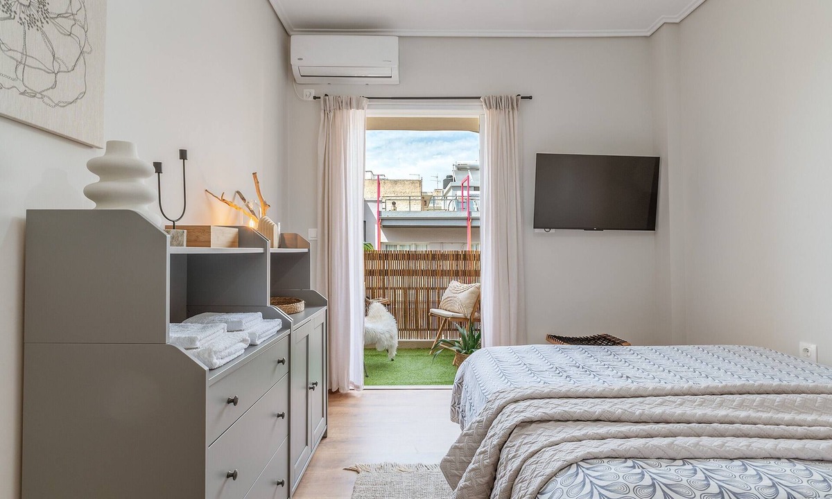 Kalamata Apartment | Apartment 'Meliti Kalamata' with Mountain View, Wi-Fi and Air Conditioning