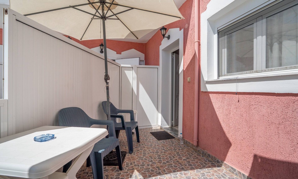 Leivathos Apartment | Apartment 'Studio 3' with Sea View, Wi-Fi and Air Conditioning