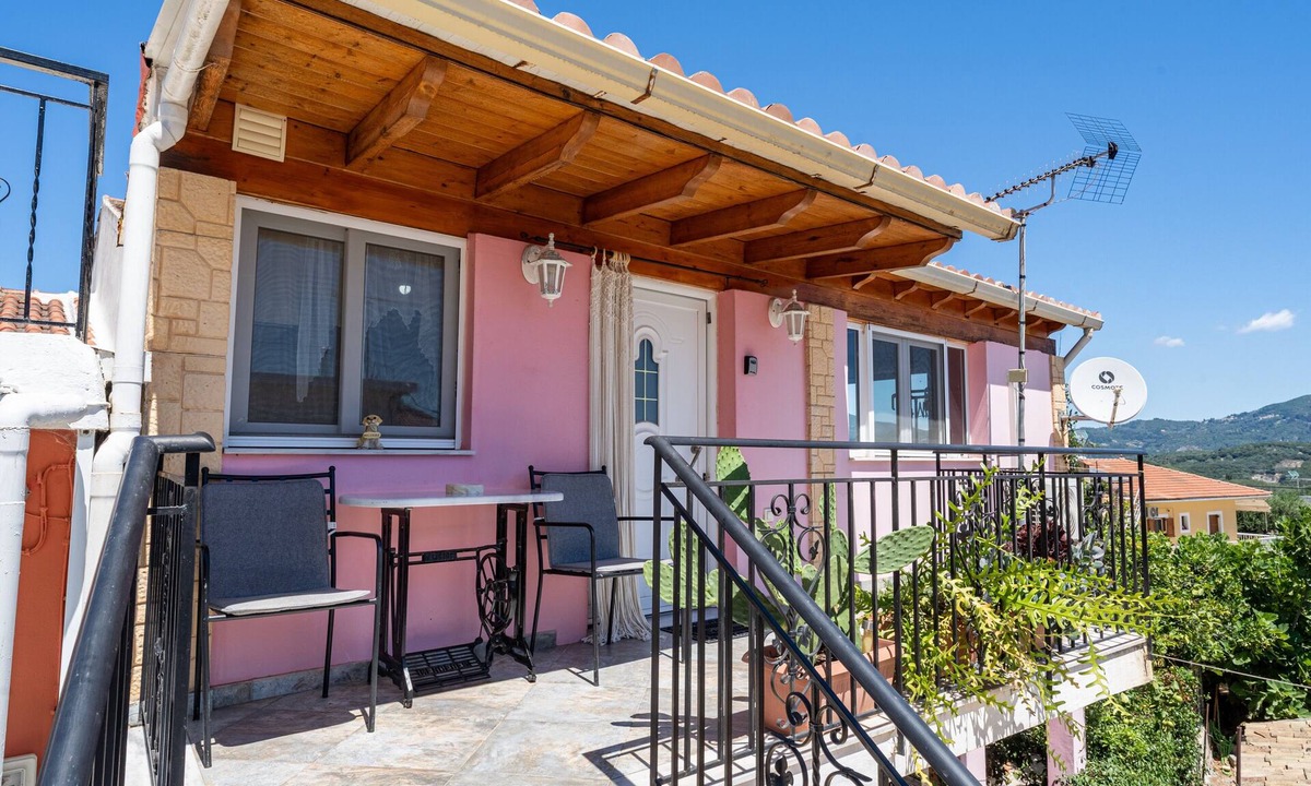 Vigla Apartment | Apartment 'Viola' with Mountain View, Wi-Fi and Air Conditioning