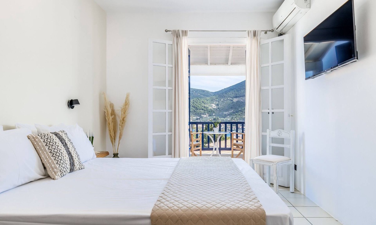 Skopelos Town Hotel | Aperitton