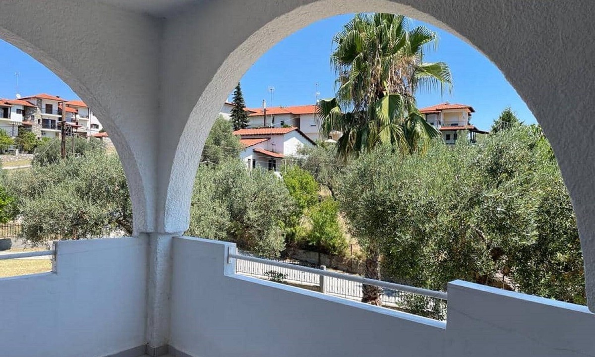 Agios Nikolaos Apartment | Apt - Sleeps 5 - Pets Ok - Balcony - Parking