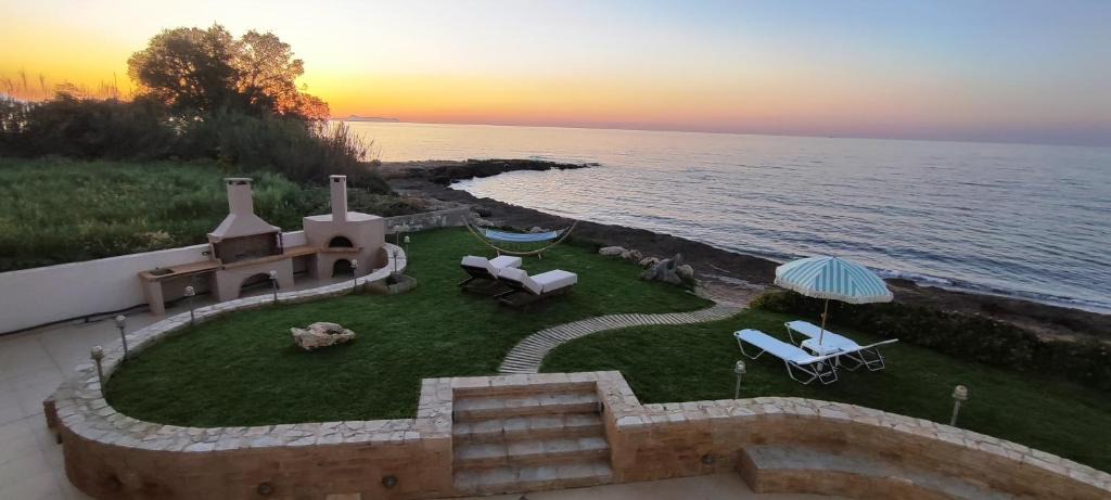 Pigianos Kampos Apartment | Aqua Luna Bay - Romantic Beachfront Suite & Garden