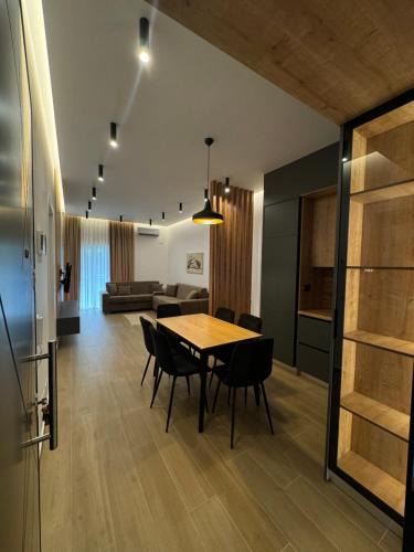 Shengjin Hotel | Aral Apartments - Shengjin City Gate