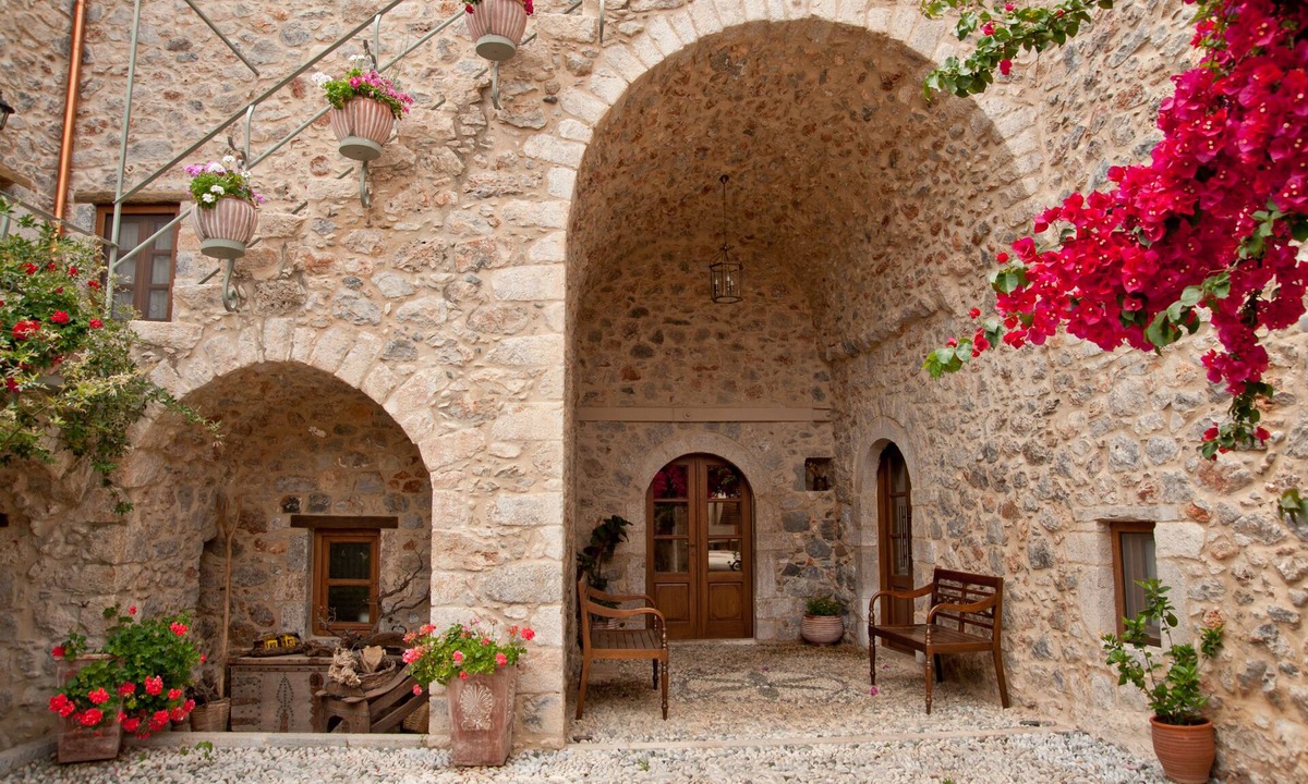 Leonidio Hotel | Archontiko Hatzipanayiotis