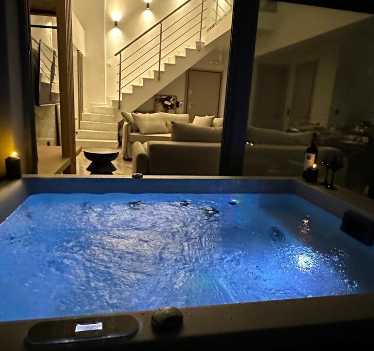 Nikita Apartment | Artion Jacuzzi Villa Nikiti