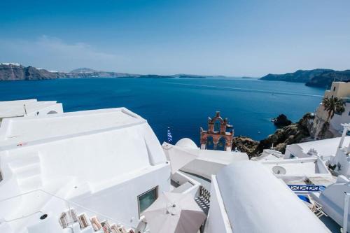 Oia Villa | Astrea Suites "Ostria Cave Villa-outdoor Jacuzzi"