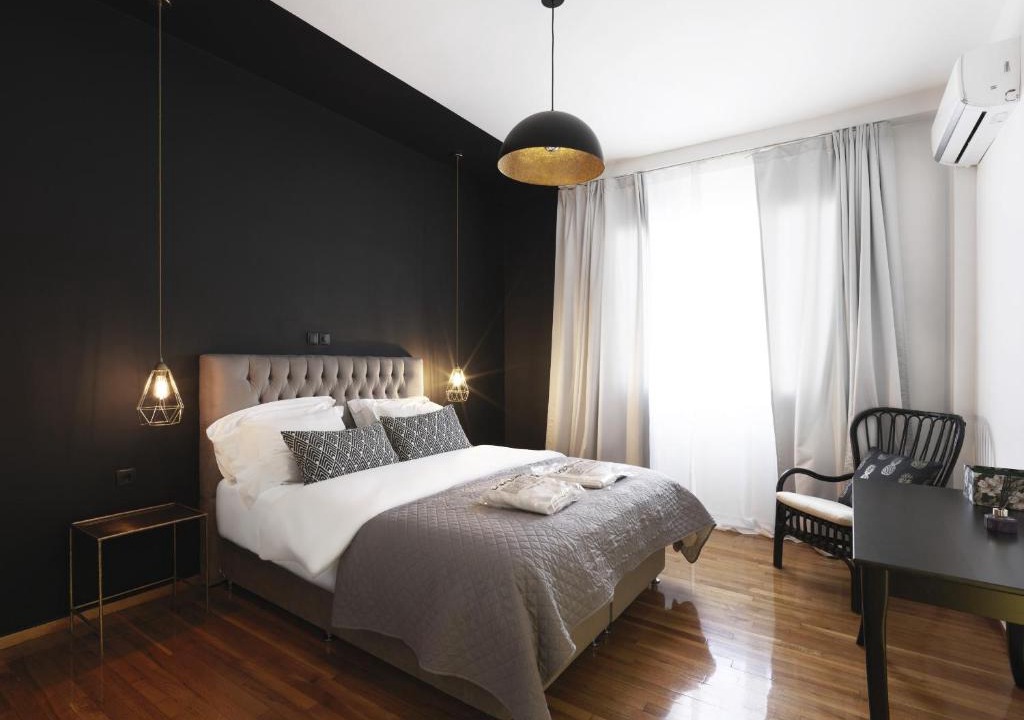 Omonia Apartment | Athenian Apartment in the center with Jacuzzi