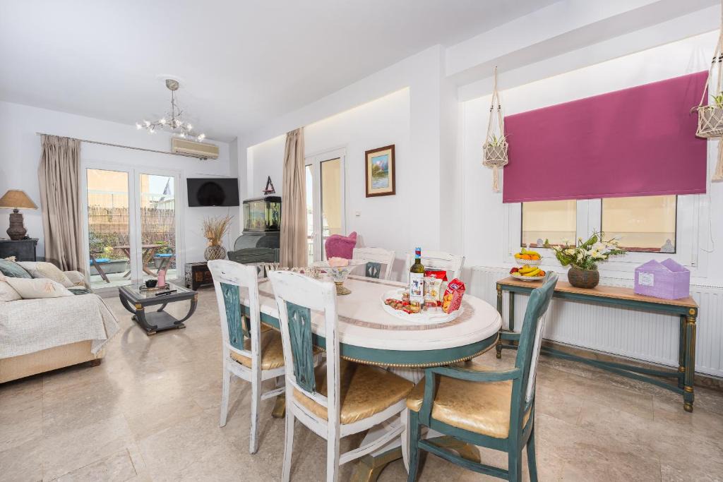 Dafni-Ymittos Apartment | Athenian Oasis Near Athens Metro Mall
