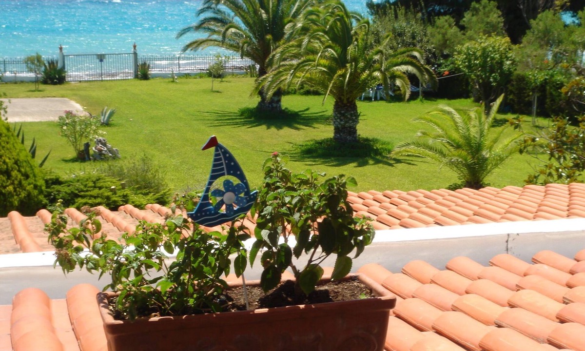 Nea Skioni House | Aus dem Garten direkt an den Strand by Interhome