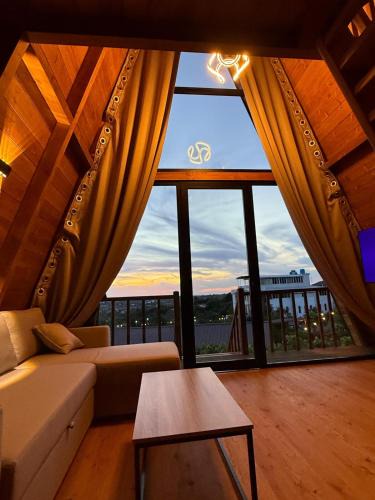 Tirana Villa | Azalea 2, Cozy Wooden Villa