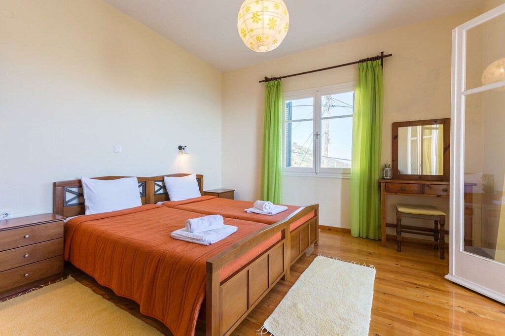 Agni Apartment | Bakers House Upper: Walk to Beach, A/C, WiFi, Car Not Required